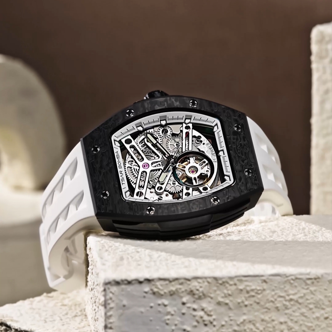 Tsar Bomba Elemental-Carbon Fiber Automatic  TB8228CF-03 Elite White 착용 스타일