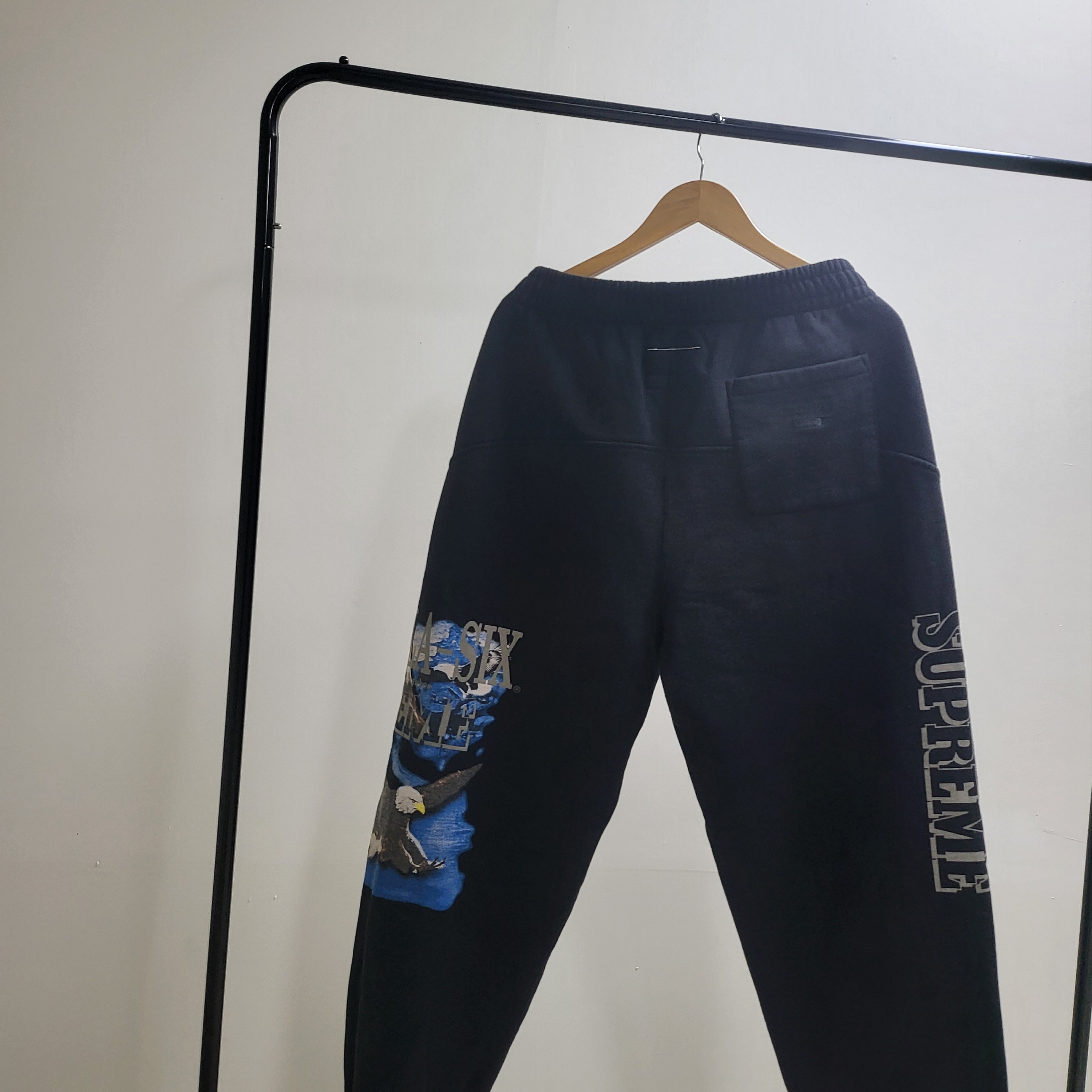 Supreme x MM6 Maison Margiela Eagle Sweatpant Black - 26SS 착용 스타일 - 2