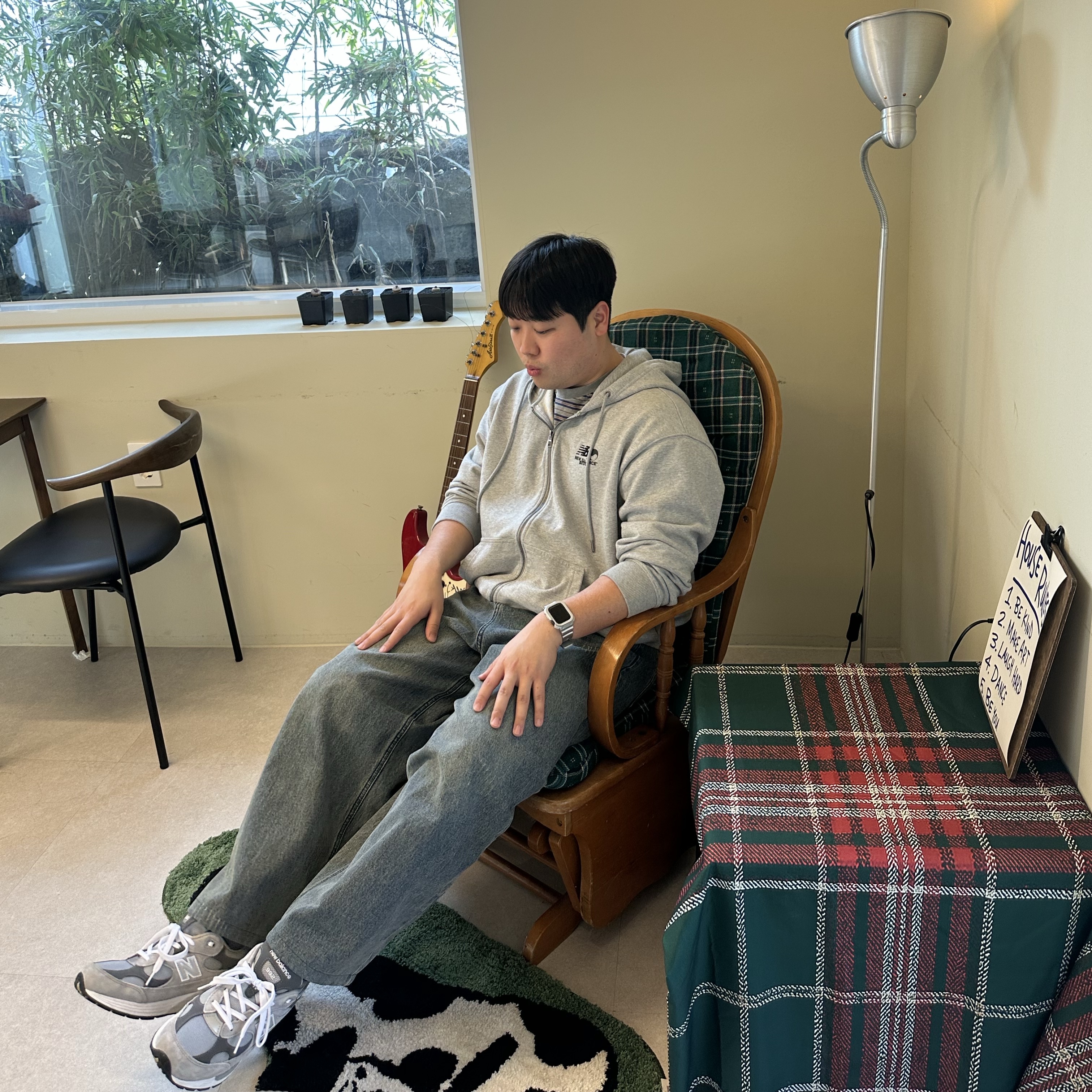 New Balance 992 Made in USA Core Grey Silver Metallic, New Balance Seoul Exclusive Semi Over Fit Hoodie Zip Up Melange Grey 착용 스타일