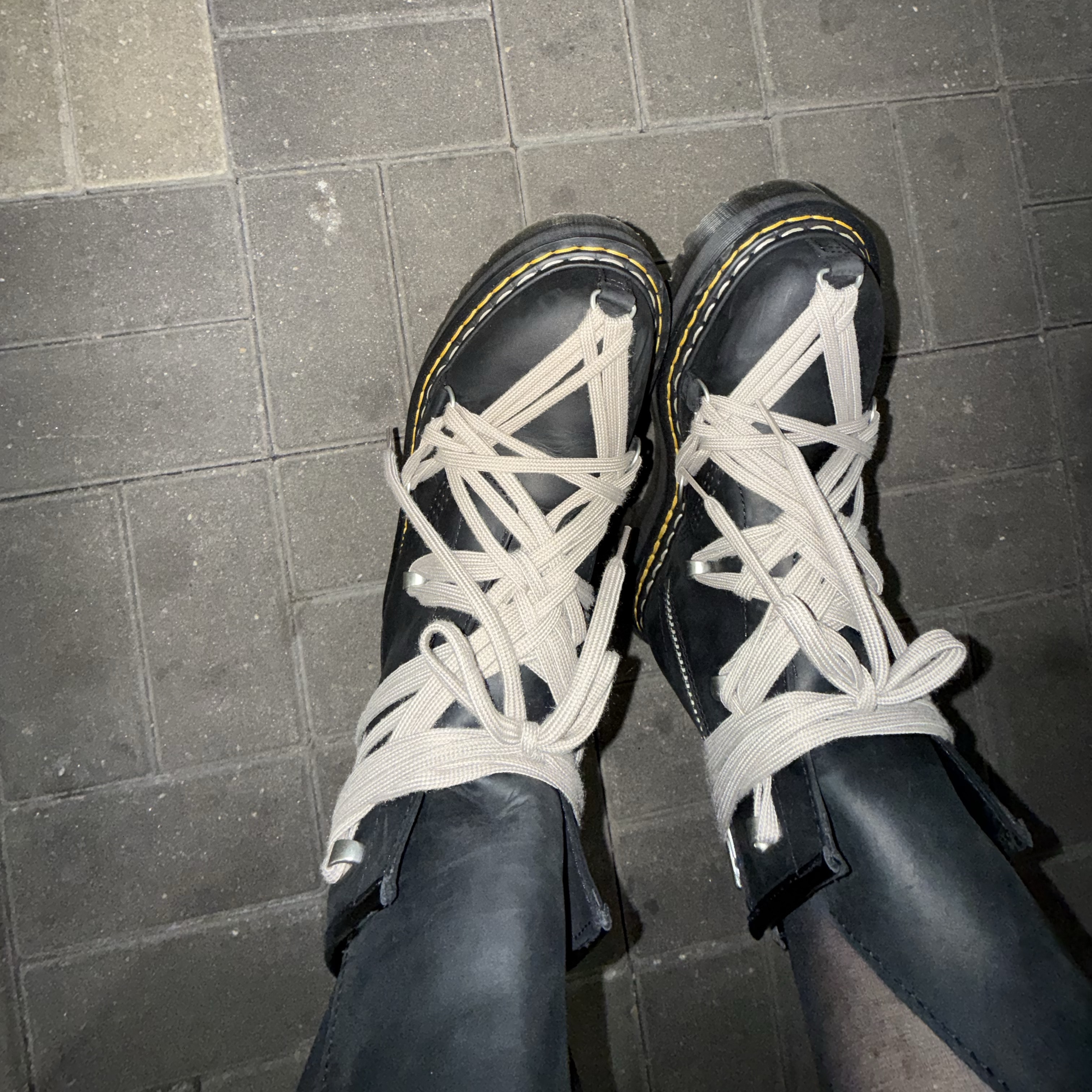 Dr. Martens x Rick Owens 1460 Quad Sole Mega Lace Boots Black 착용 스타일