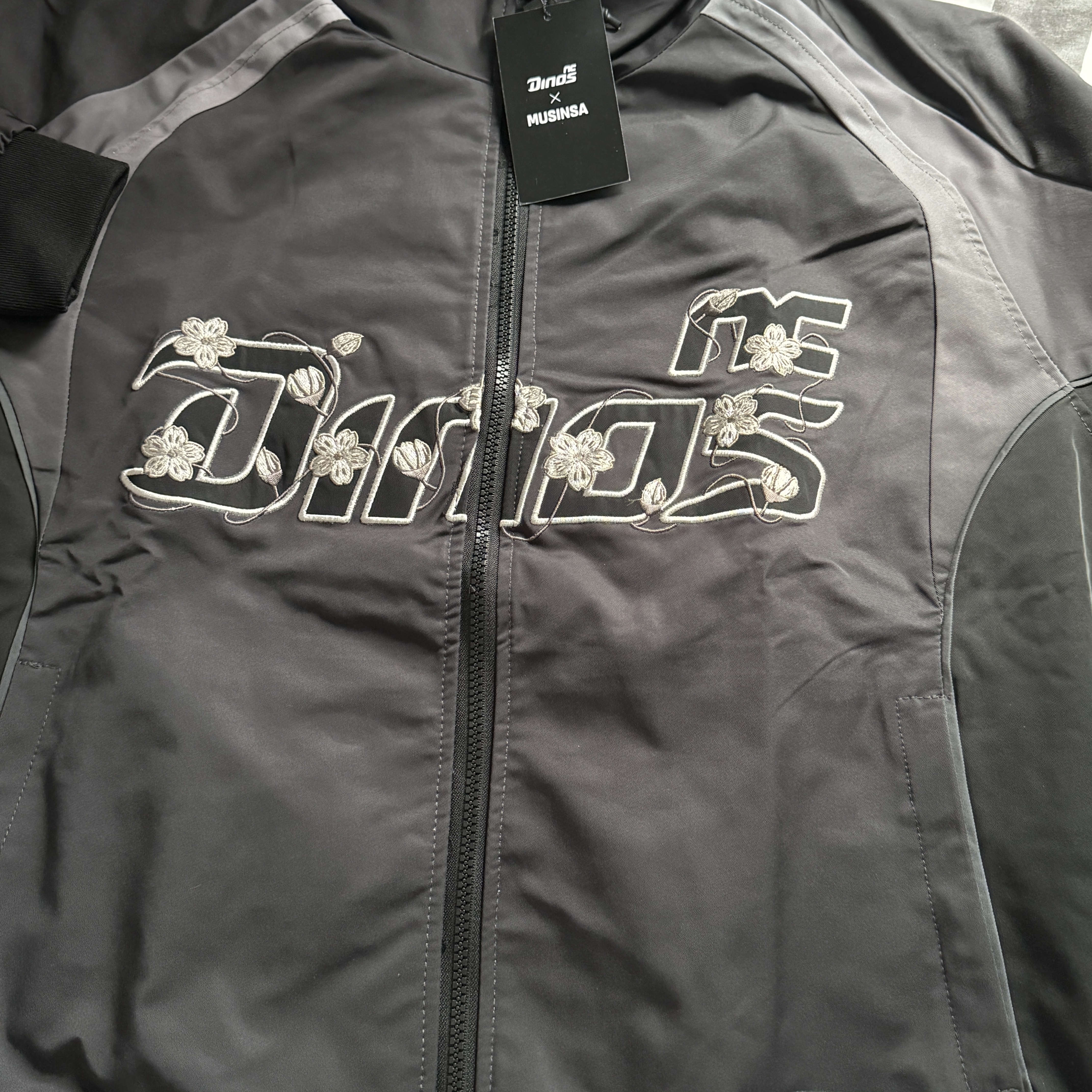 NC Dinos 26 Cherry Blossom Jacket Black 착용 스타일 - 1
