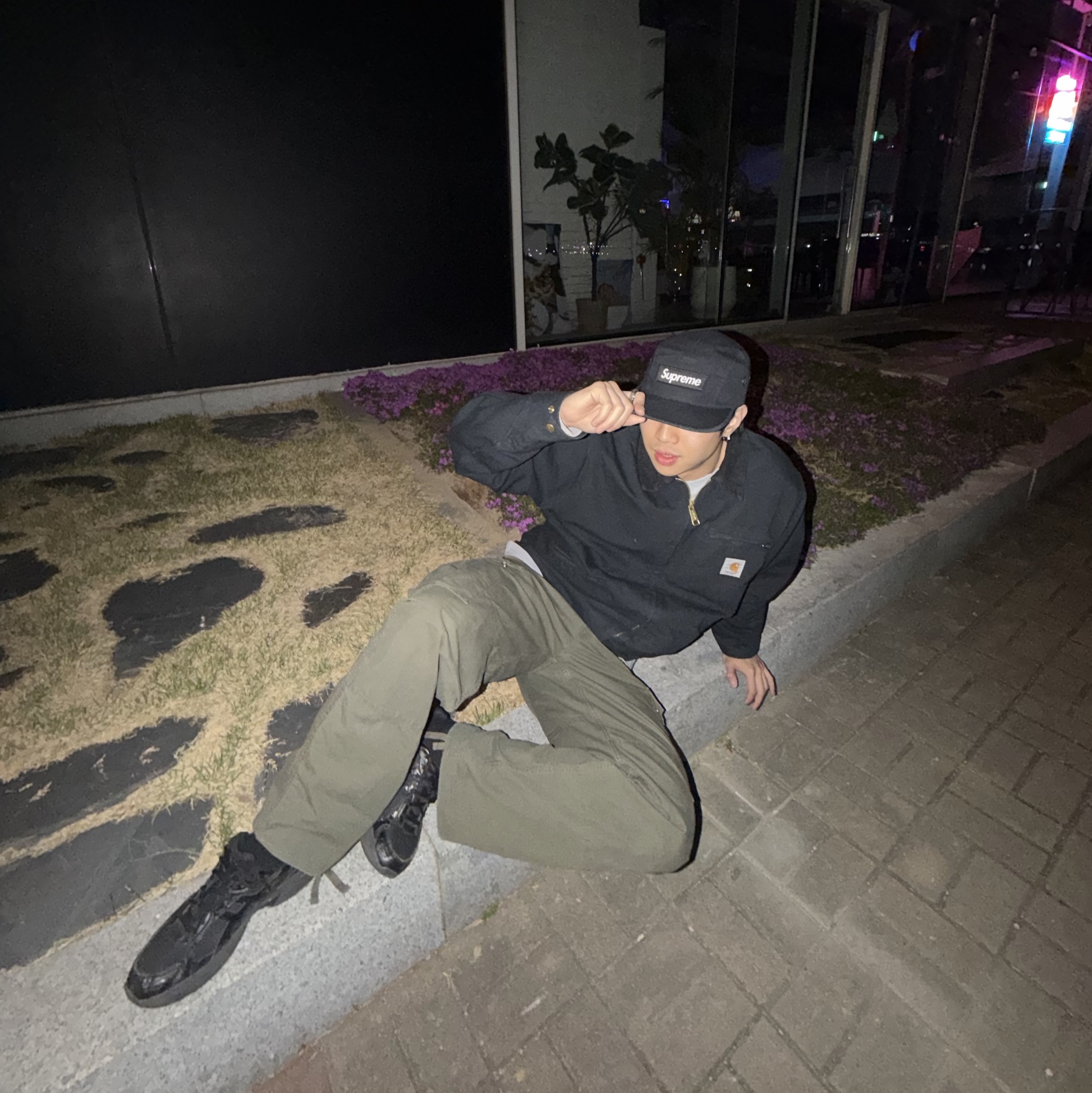 Carhartt WIP OG Detroit Jacket Black Aged Canvas, Supreme Military Camp Cap Black - 26SS μ°©μ© μ€νμΌ - 3