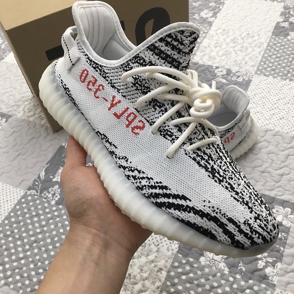 Adidas Yeezy Boost 350 V2 Zebra 2017/2019/2020 착용 스타일