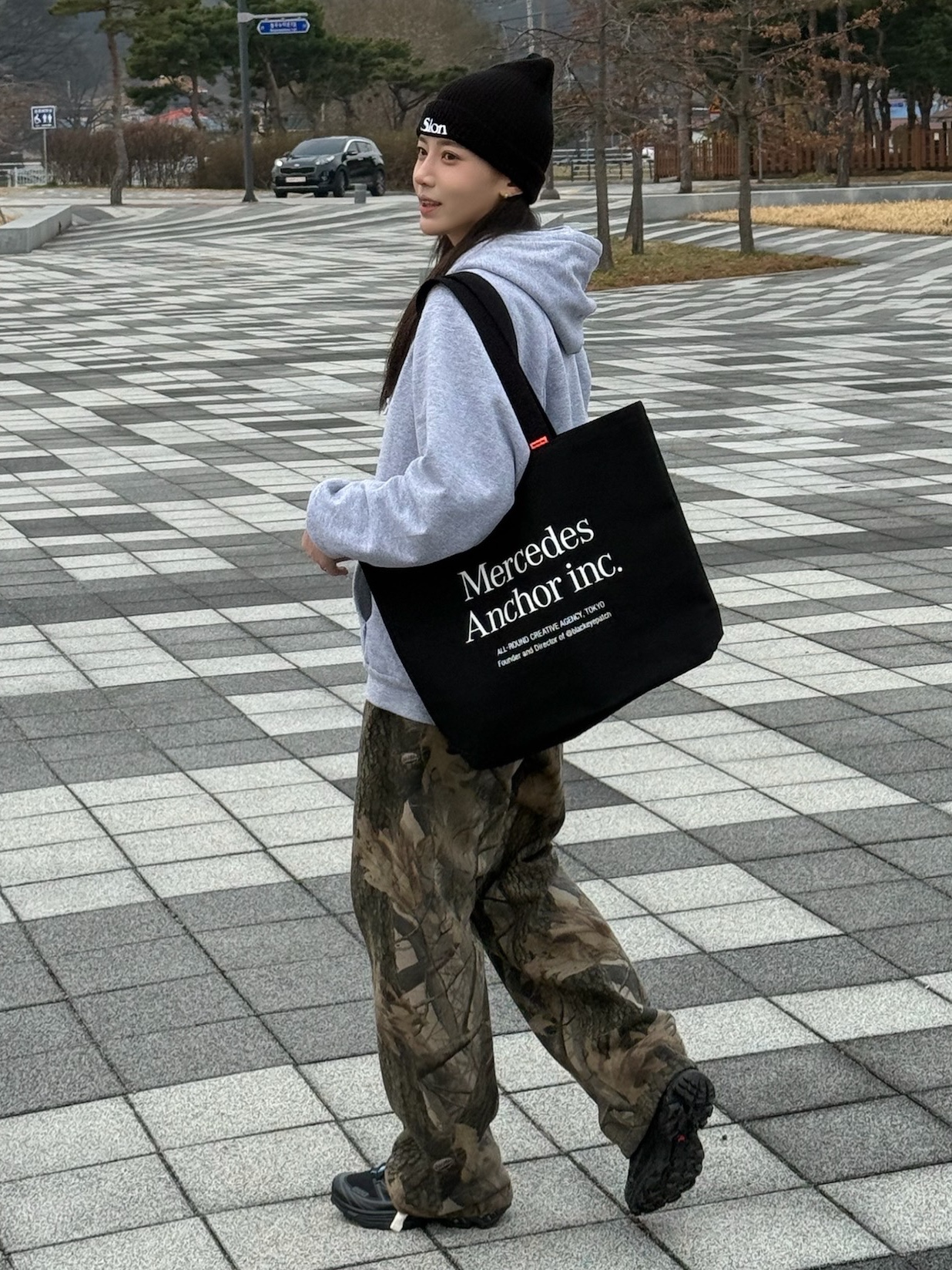 Supreme Small Box Drawstring Sweatpant Realtree Hardwoods Camo - 26SS 착용 스타일 - 3