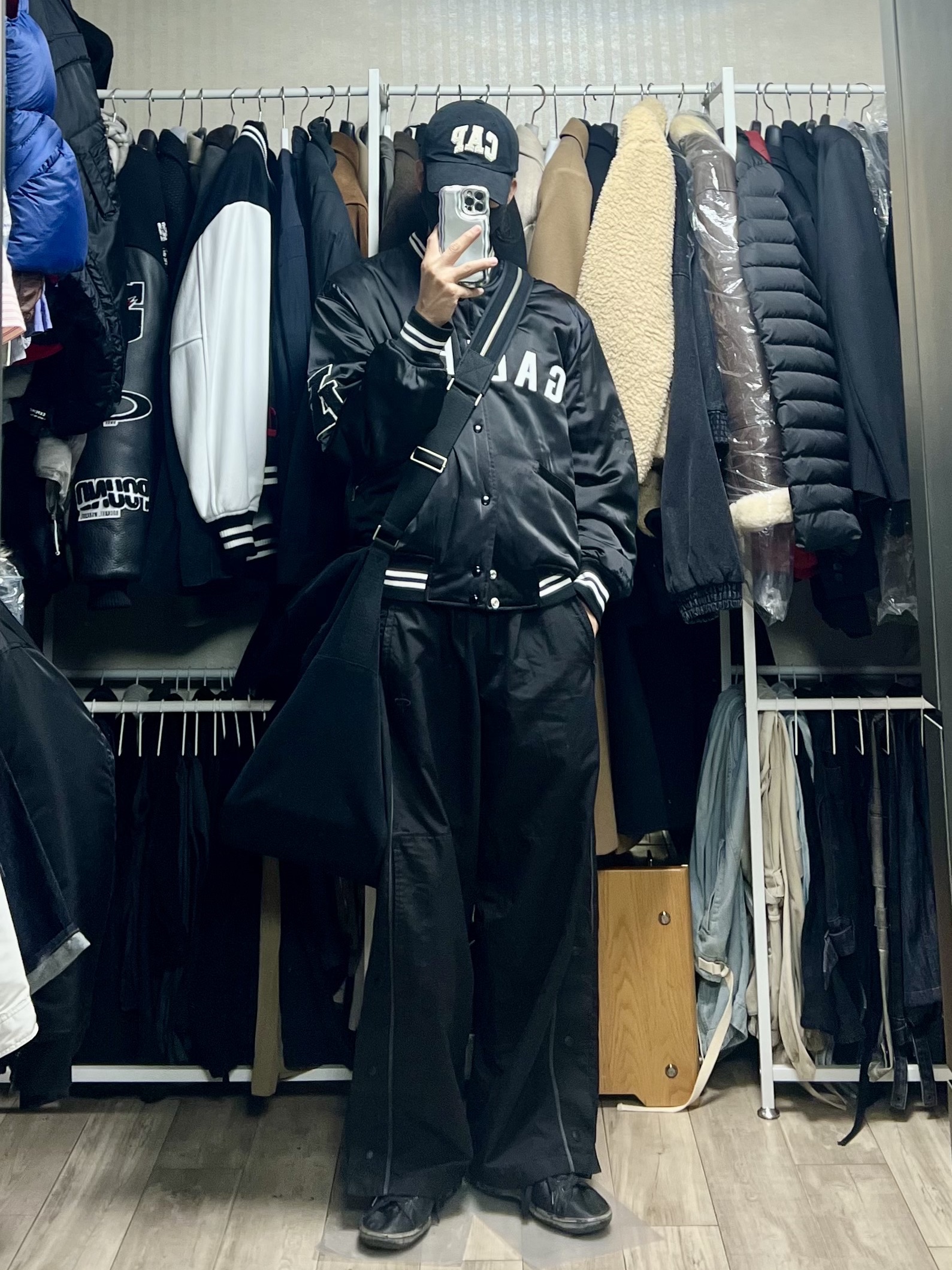 Balenciaga x Adidas Stan Smith Core Black White, Polyteru 1011 Nylon Track Pants Triple Black 착용 스타일