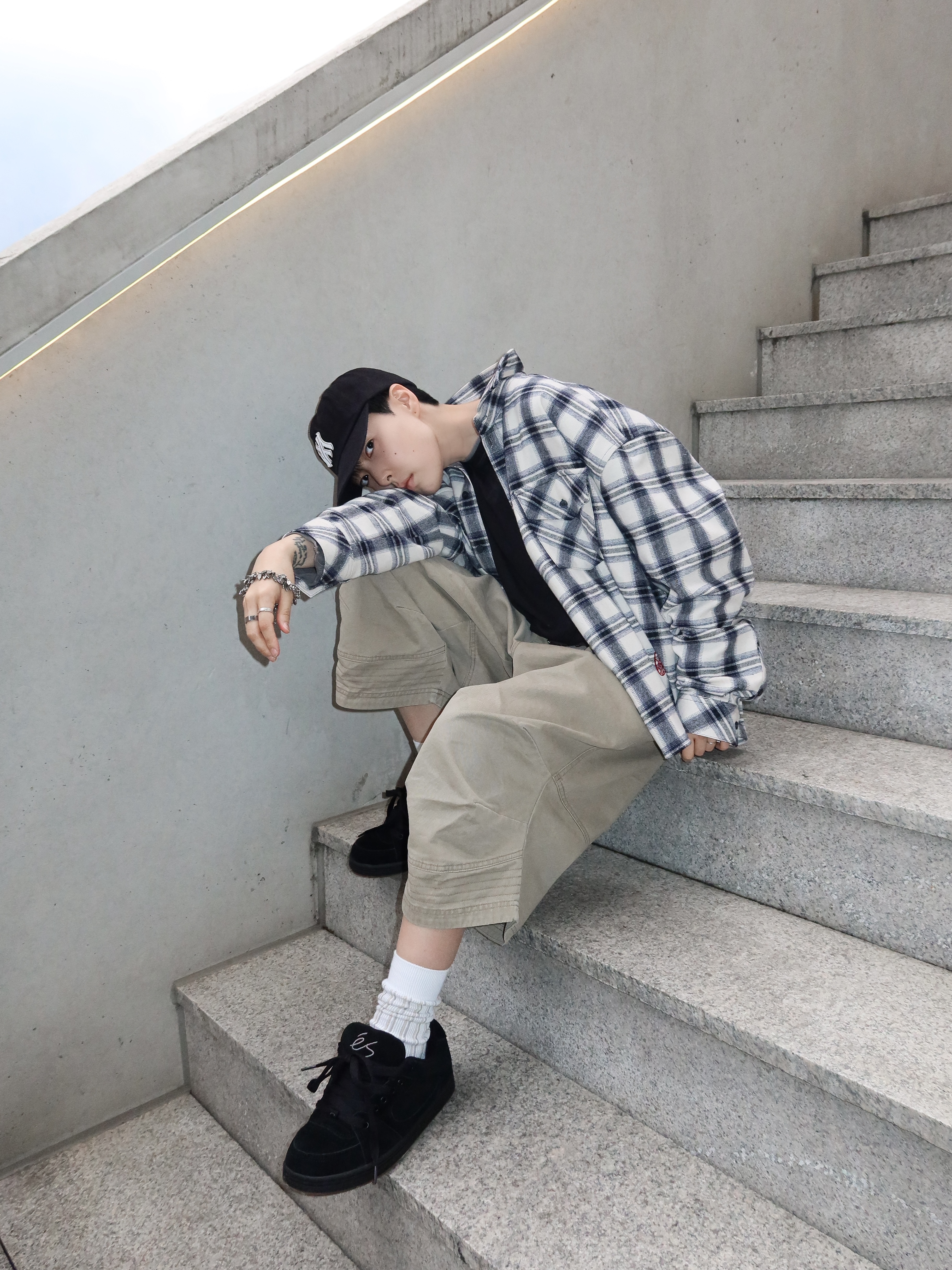 Farfromwhat Far Patch Logo Cap Black, Farfromwhat Far Logo Flannel Shirts 착용 스타일 - 1