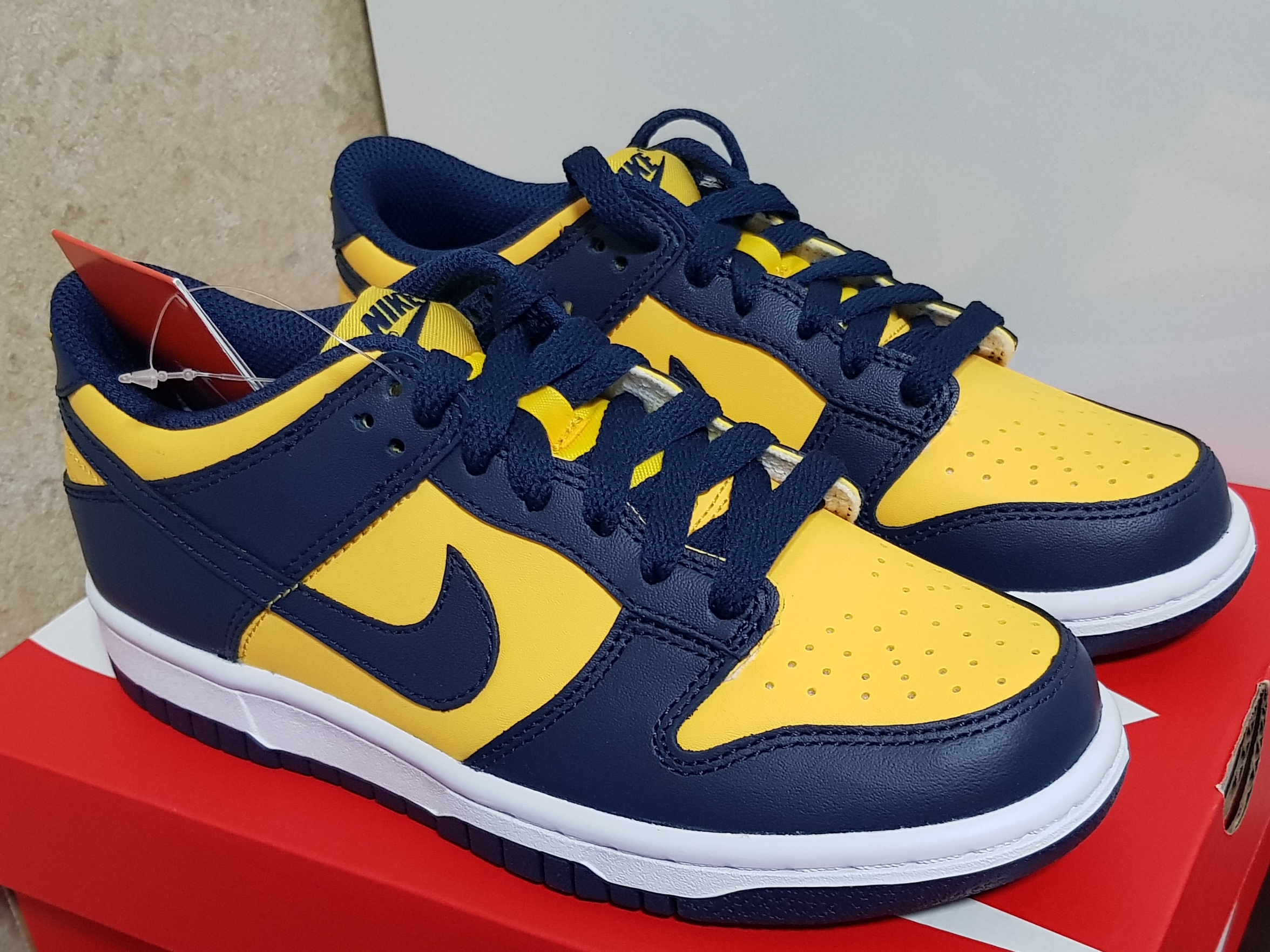 Nike Dunk Low Retro Varsity Maize, (GS) Nike Dunk Low Varsity Maize 착용 스타일