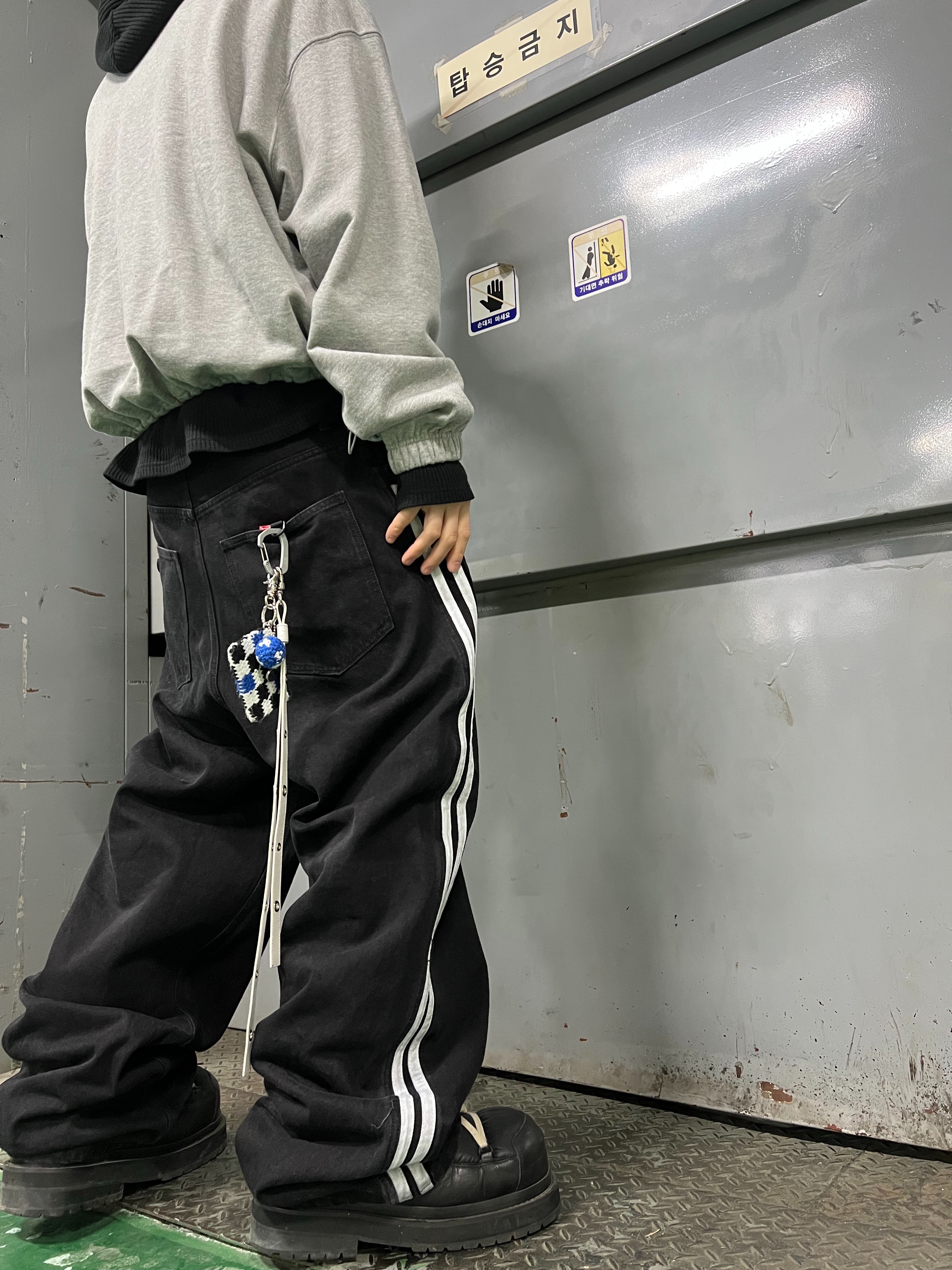 Undermycar Mu.140 Combi Crop Collar Sweatshirt Melange Gray, Undermycar MU.128 Original Logo Cracked Leather Belt Silver / Black 착용 스타일 - 6