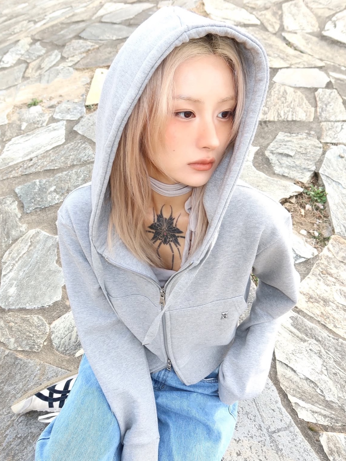 PHOS333 W Basic Crop Hood Zip Up 착용 스타일 - 2