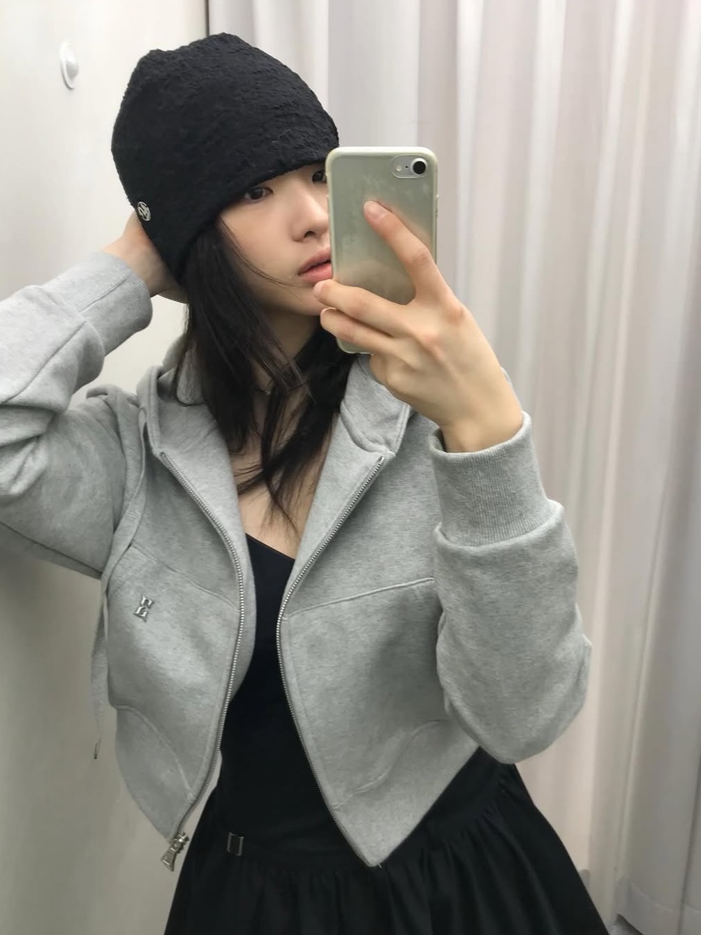 PHOS333 W Basic Crop Hood Zip Up 착용 스타일 - 2