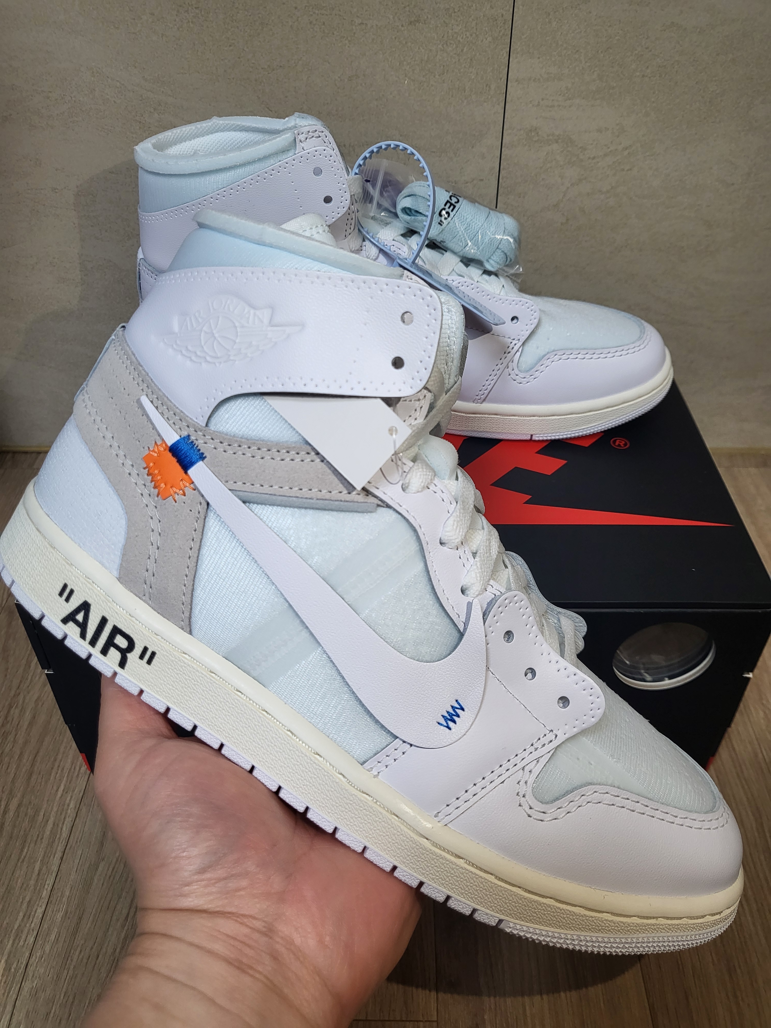 Jordan 1 x Virgil Abloh Archive Retro High Alaska White 착용 스타일 - 1