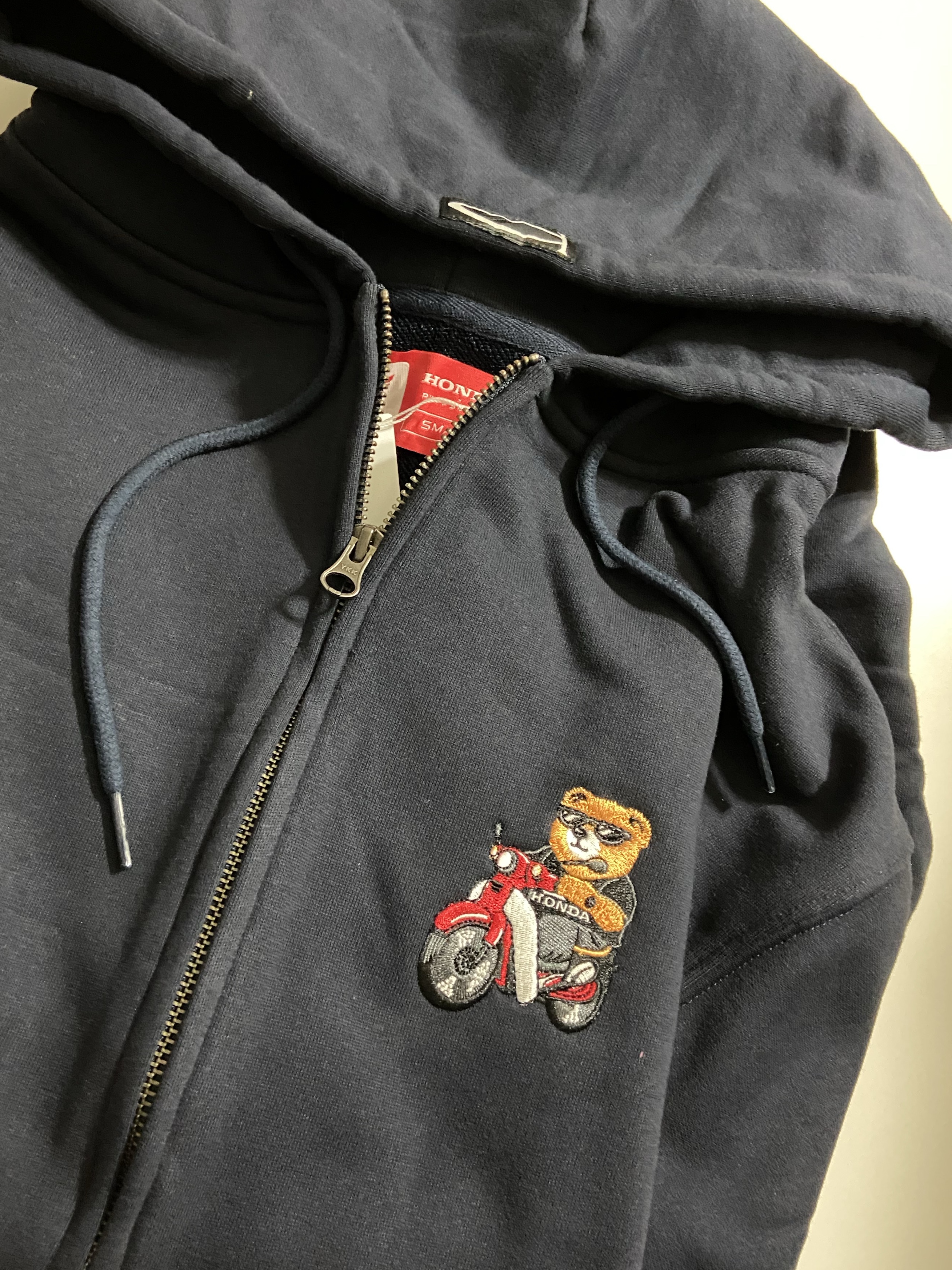 Honda Bear Hoodie Zip-up Navy 착용 스타일