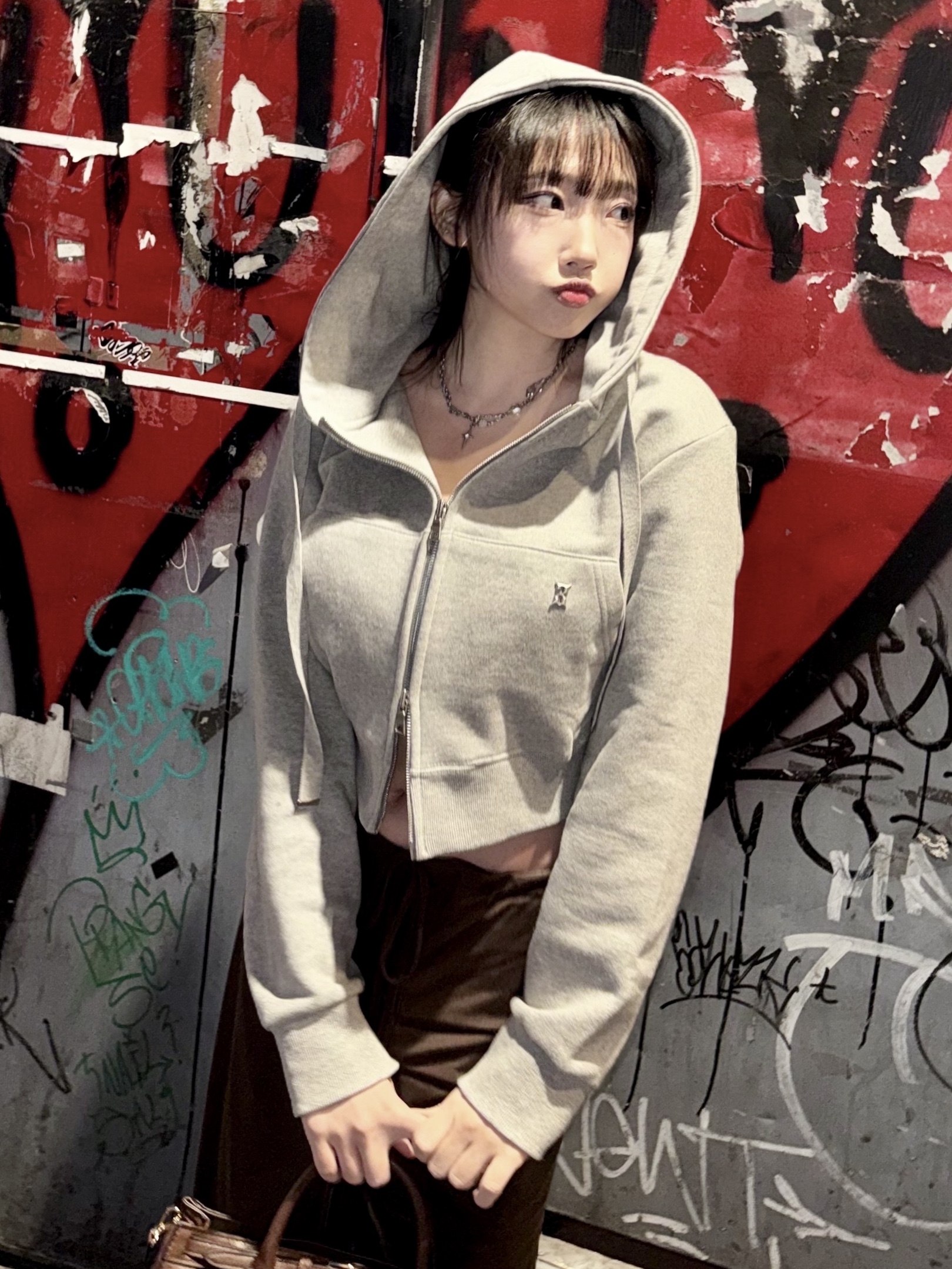 PHOS333 W Basic Crop Hood Zip Up 착용 스타일 - 2