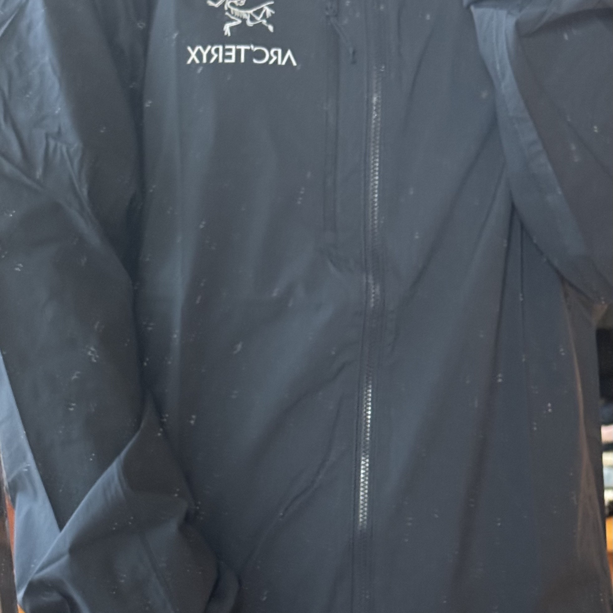Arc'teryx Squamish Hoody Black Sapphire 착용 스타일