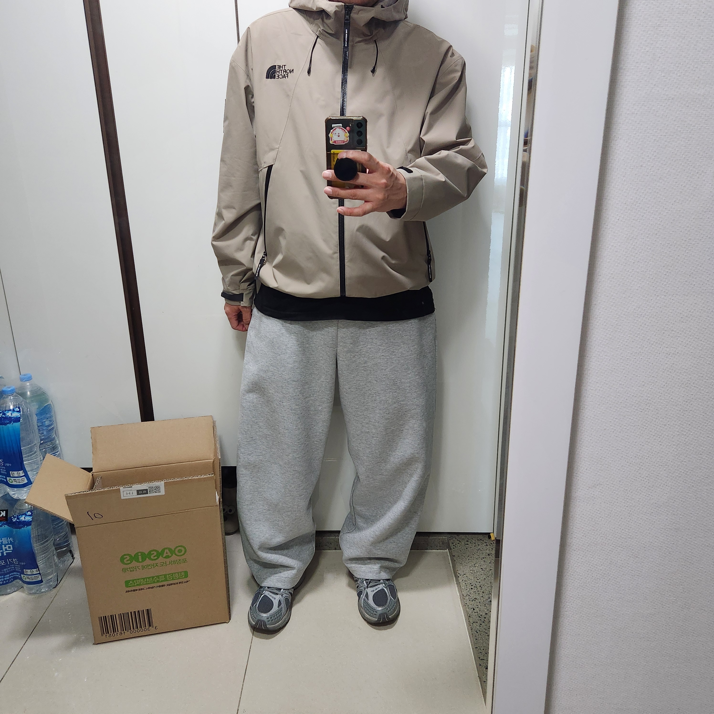 The North Face White Label Britton Jacket Latte 착용 스타일 - 1