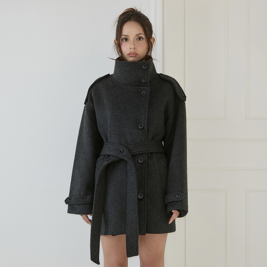 로제프란츠 벨티드 퍼널넥 울 하프 코트 [차콜](Rosefrantz Belted Funnel-Neck Wool Half Coat [Charcoal]) - 3