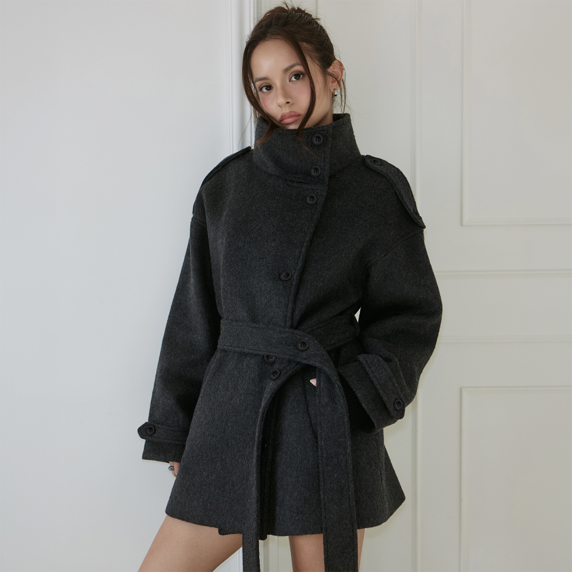 로제프란츠 벨티드 퍼널넥 울 하프 코트 [차콜](Rosefrantz Belted Funnel-Neck Wool Half Coat [Charcoal]) - 2