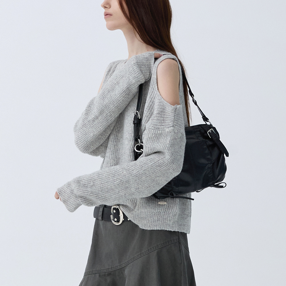 아크무어 스퀘어 셔링 숄더백 블랙(ARCMOOR Barrel Ruched Shoulder Bag Black) - 3