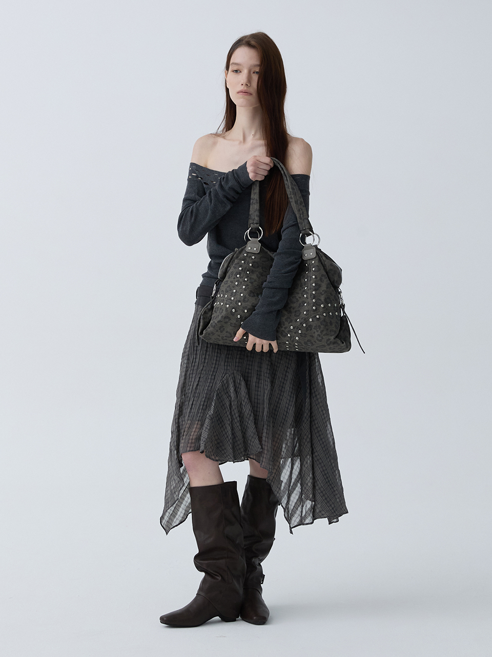 아크무어 스터디드 와일드 백 그레이(ARCMOOR Studded Wild Bag Grey) - 4