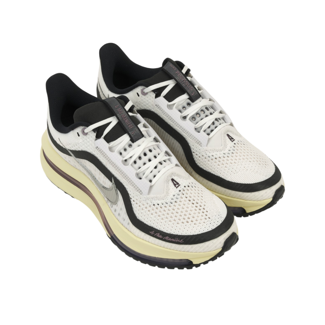 나이키 x 아 마 마니에르 페가수스 프리미엄 SP 서밋 화이트 메탈릭 실버(Nike x A Ma Maniere Pegasus Premium SP Summit White Metallic Silver) - 4