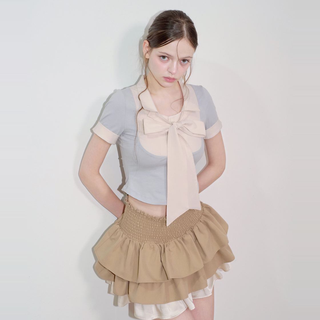아크메서드 레이어드 리본 스카프 타이 숏슬리브 탑 - 그레이(ARCMETHOD Layered Ribbon Scarf-Tie Short Sleeve Top - Grey) - 3