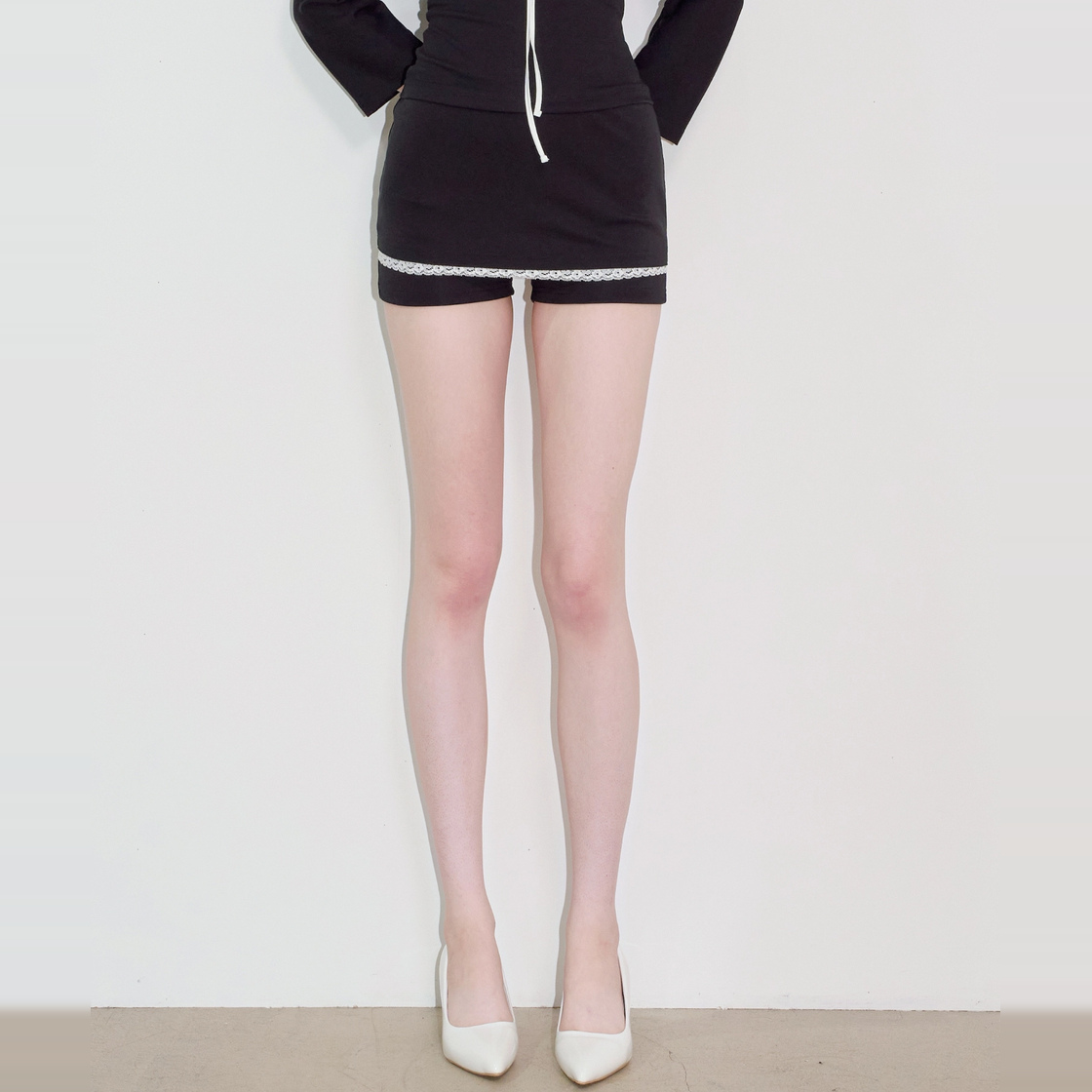 아크메서드 레이스 트림 스커트 팬츠 - 블랙(ARCMETHOD Lace Trim Skirt Pants - Black) - 2